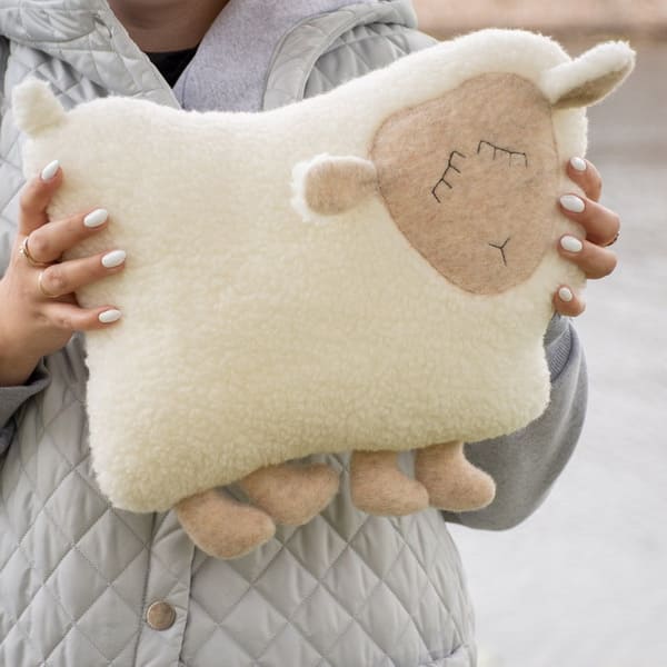 Подушка Овечка Dream из шерсти мериноса Woolhouse