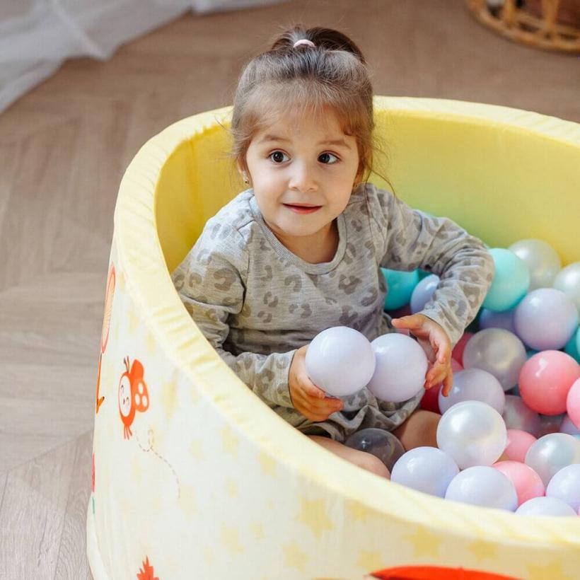 Сухой бассейн ROMANA Airpool Малышарики Времена года желтый, 150 шариков