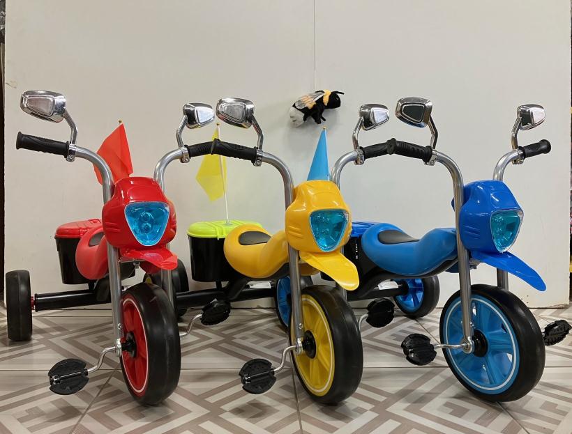 Велосипед детский трехколесный KQ-198 желтый со светом, звуком