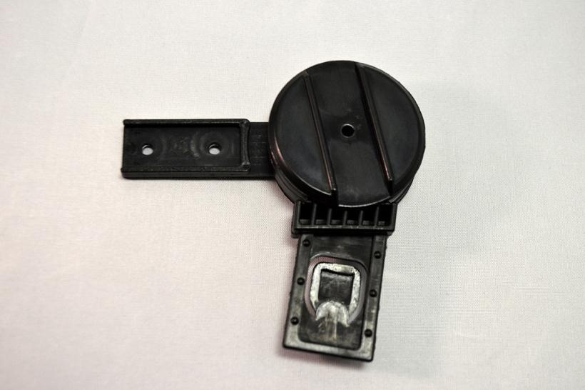 Регулятор-трещетка капюшона №006052 правый