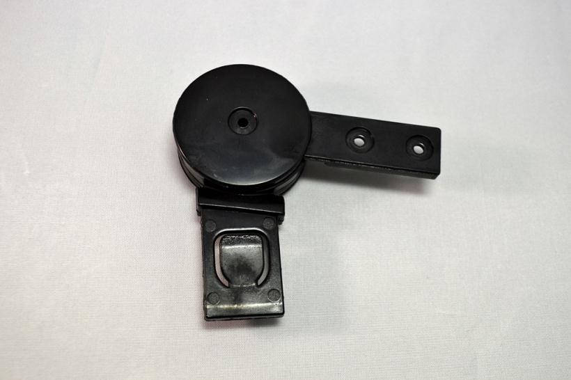 Регулятор-трещетка капюшона №006052 правый